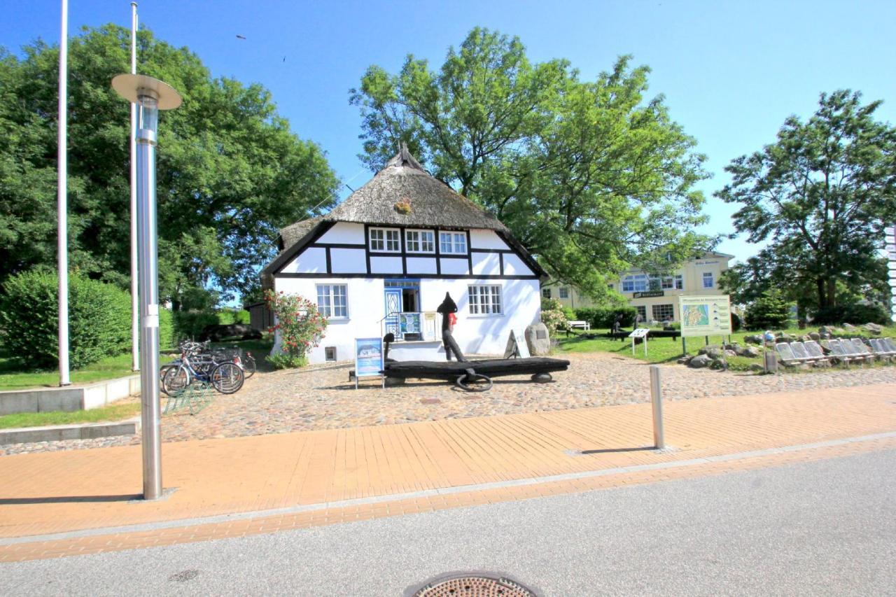 Zentrale Fewo Mit Balkon, Gratis Nutzung Vom Ahoi Erlebnisbad Und Sauna In Sellin - Villa Buskam Fewo 27 ゲーレン エクステリア 写真