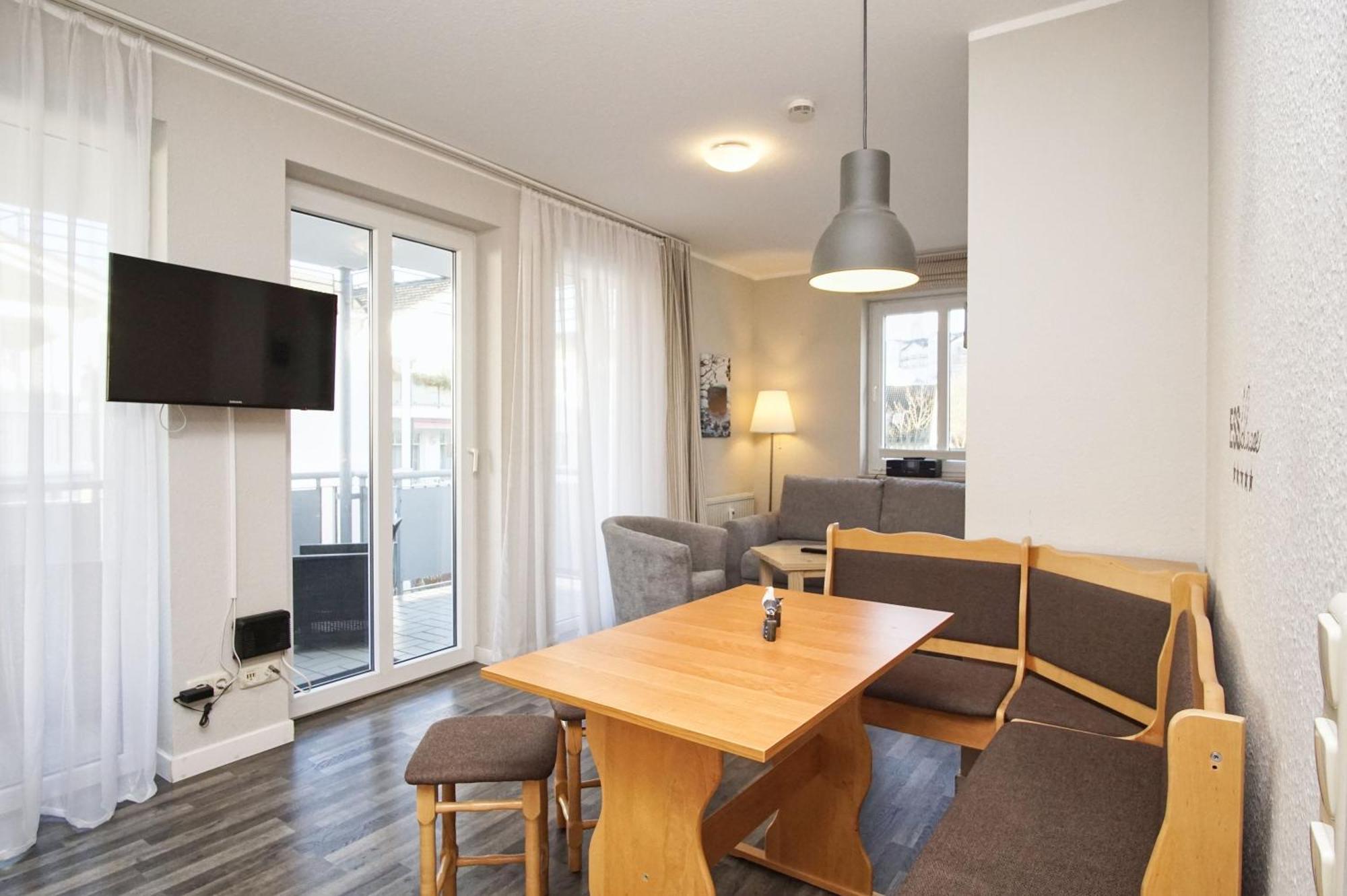 Zentrale Fewo Mit Balkon, Gratis Nutzung Vom Ahoi Erlebnisbad Und Sauna In Sellin - Villa Buskam Fewo 27 ゲーレン エクステリア 写真